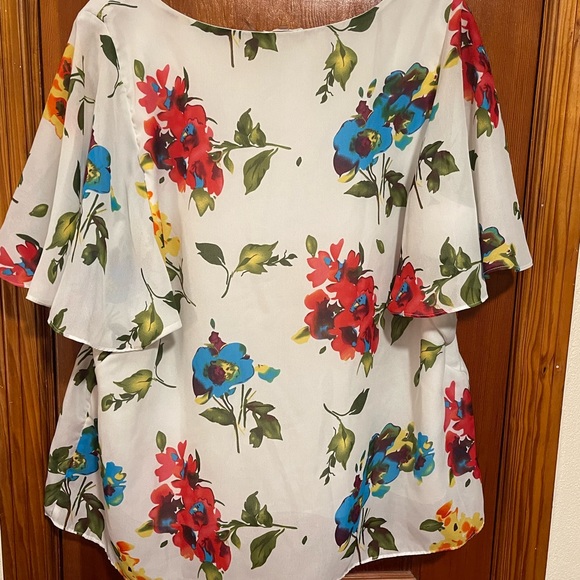 MILANO 🌸HOST PICK🌸 Floral Women’s Blouse Size 1X - Picture 3 of 4